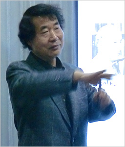 京都大学基礎物理学研究所准教授・統合創造学創世プロジェクトリーダー 村瀬雅俊氏